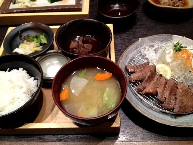 厚切り牛タン定食🐮|しろくまさん