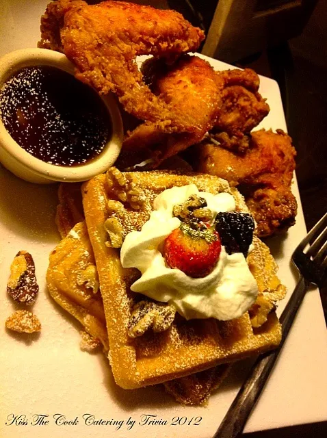 This is my Yummy Vanilla-Walnut Chicken and Waffles❤|Taste-New Americanさん