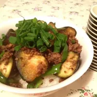 茄子とひき肉の甘辛丼|ʔ•̫͡•ʕももʔ•̫͡•ʕさん