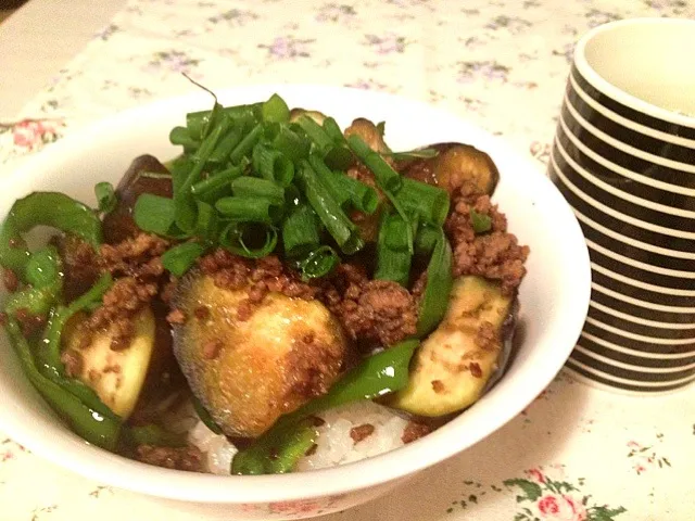 茄子とひき肉の甘辛丼|ʔ•̫͡•ʕももʔ•̫͡•ʕさん