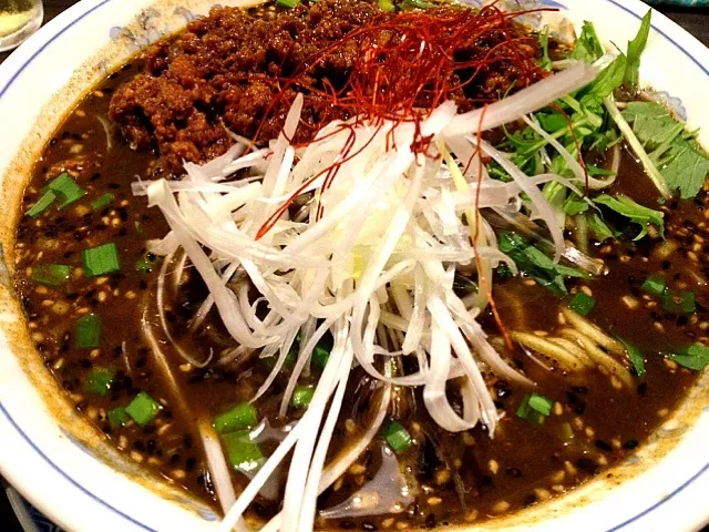 Snapdishの料理写真:黒胡麻担々麺 肉味噌トッピング 縮れ麺|tecklさん