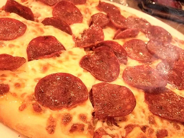 Snapdishの料理写真:Pepperoni Pizza|Jerica Custodioさん