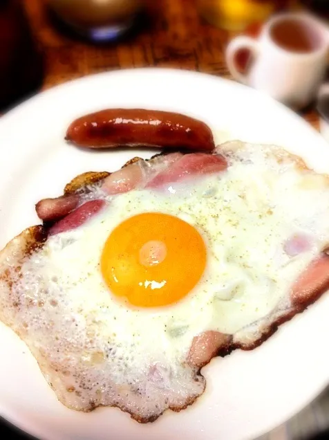 今日はＬＬサイズ玉子で片目焼き|にょんにいさん