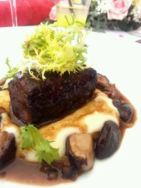 wagyu beef cheek with creamed potatos and mushroom|Tinky 🍒さん