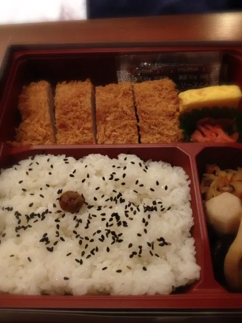 Snapdishの料理写真:まい泉のヒレカツ弁当。|asami/keisukeさん