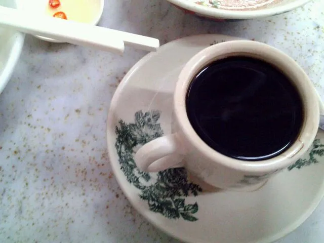 Snapdishの料理写真:local Kuching coffee|Raine Melissa Rimanさん