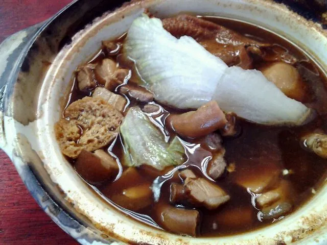 claypot herbal pork meat and intestine soup (bak kut teh)|Raine Melissa Rimanさん