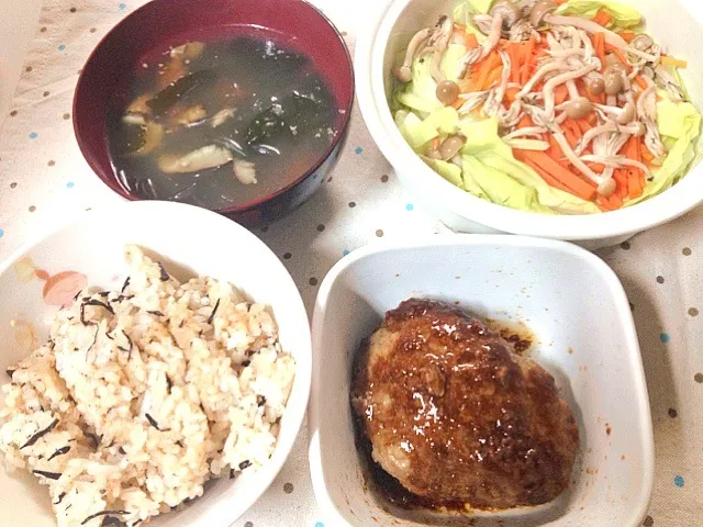 またまた蒸し野菜！と友達が作ってくれたハンバーグ！|macky0426さん