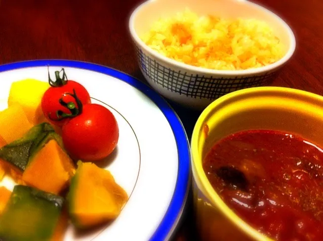 Snapdishの料理写真:牛スネの赤ワイン煮と温野菜と桜えびの炊き込みご飯|tesasakiさん