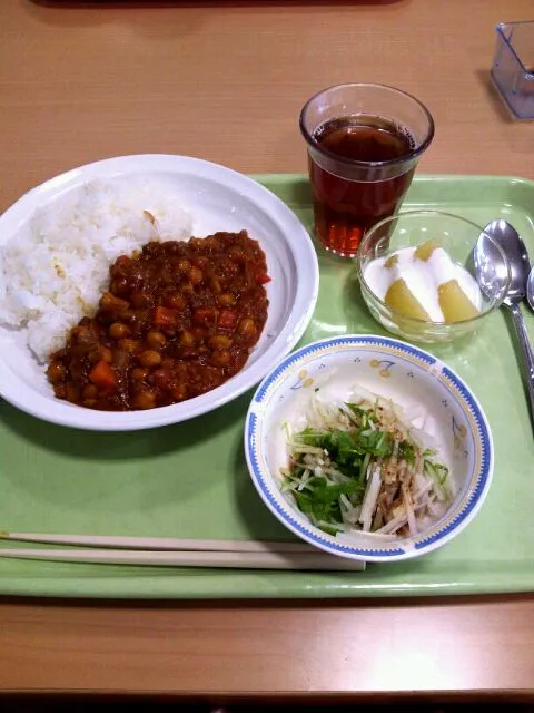 給食実習のガルバンゾーカレーなど|山岸千夏さん