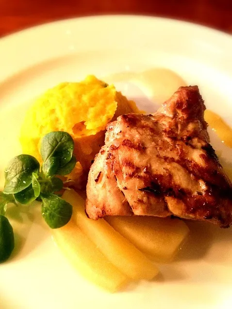 Grilled pork with pears And pumpkin purée|lauren shannonさん