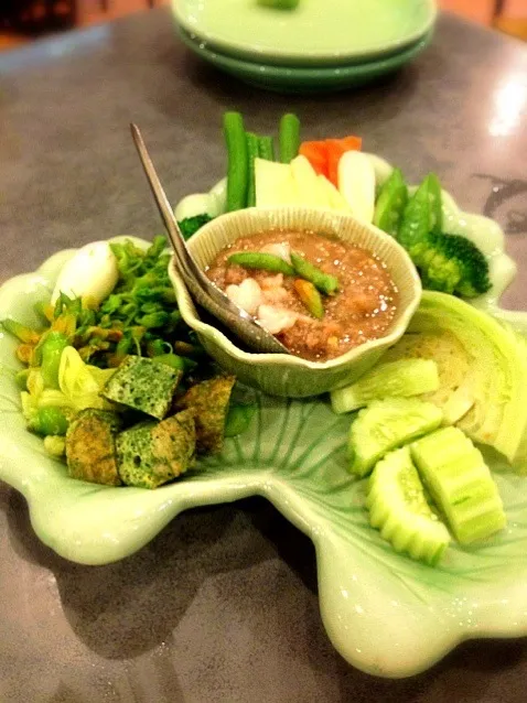 Shrimp paste sauce with omelet and variety veggies|PhUnGさん