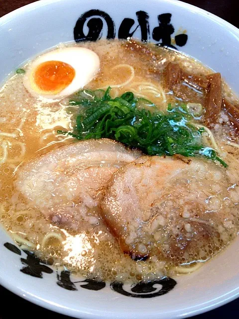 醤油豚骨ラーメン|ニノさん