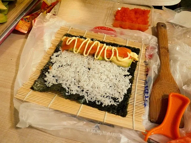 Snapdishの料理写真:Sushi in the making|Nicole Kamさん