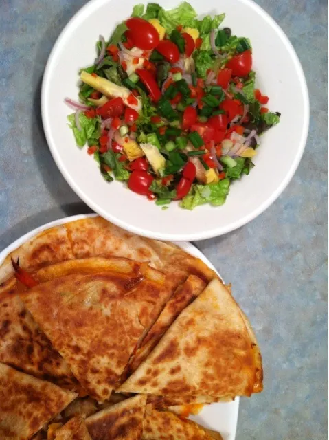 Snapdishの料理写真:Chicken quesadillas & salad|kathy littmanさん