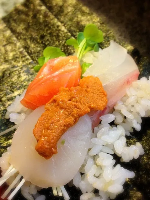 Temaki 2 with Uni on the top|Hitoshi Hokamuraさん