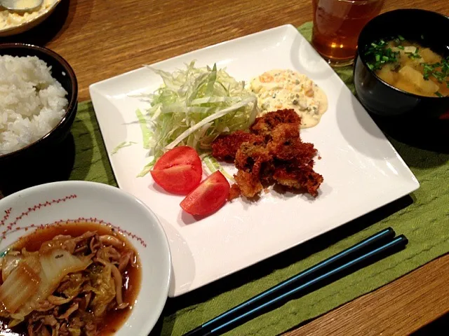 牡蠣フライ  サラダ  豚肉と白菜のオイスター煮  味噌汁|高田恵子さん