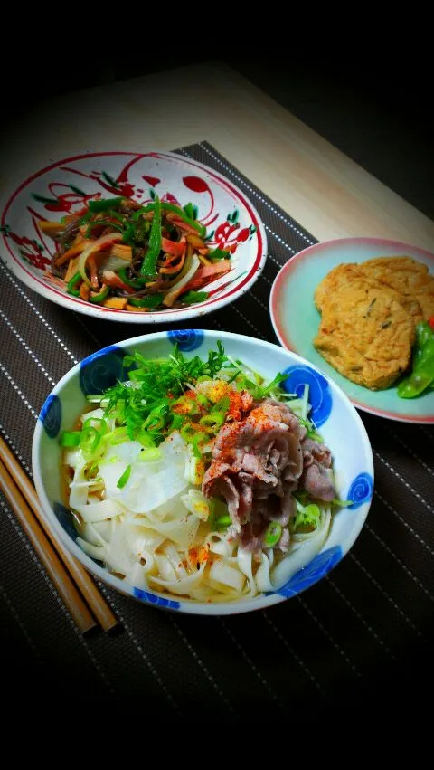 Snapdishの料理写真:豚肉と水菜.大根のハリハリうどん、がんもどきの含め煮、白滝入り洋風金平|つっこさん