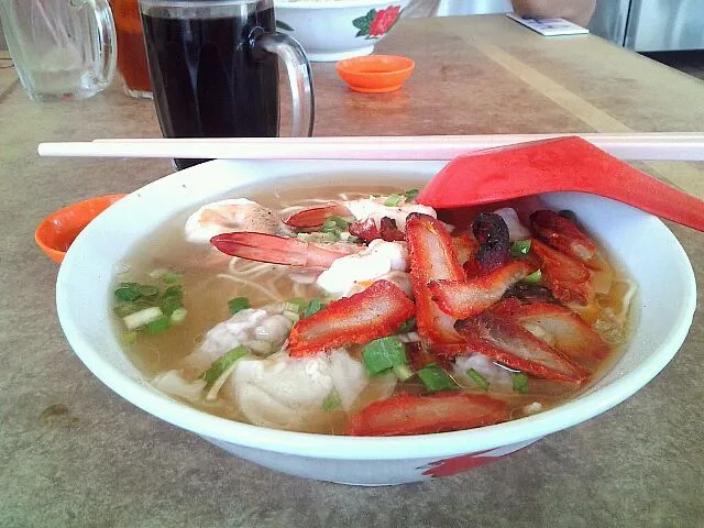 wanton noodle with roasted red pork and shrimp broth.|Raine Melissa Rimanさん