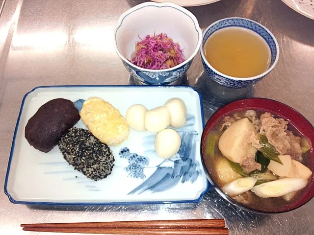 芋煮、おはぎ、もってのほか(菊)のおろし和え、月見団子|よしえさん