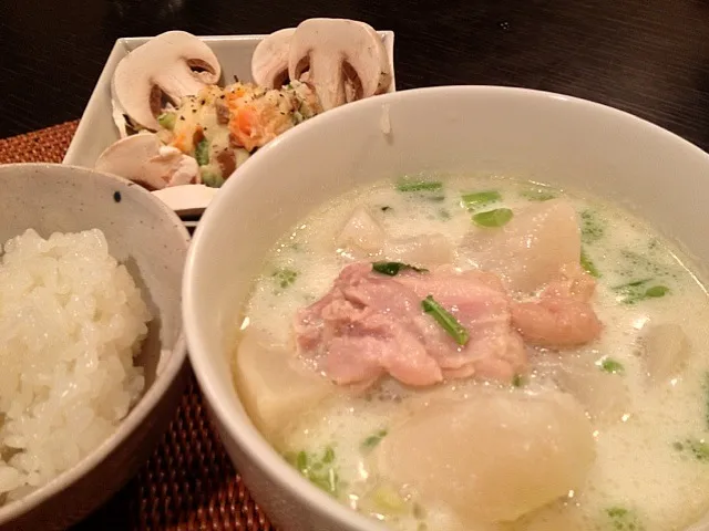 今晩はポテトサラダとカブと鶏肉のシチューだったんだけど、サラダの味付けに失敗。酸っぱ過ぎた(-｡-;|松浦有里さん