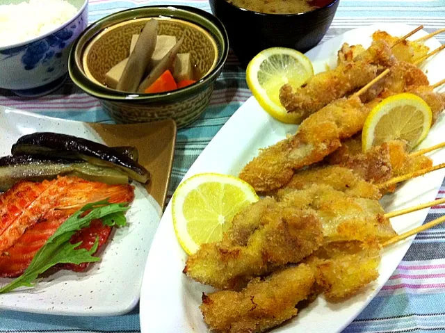 豚肉玉ねぎ串カツ・赤魚みりん干し・ナス揚げ・高野豆腐ゴボウ人参煮物・舞茸の味噌汁|まーままさん