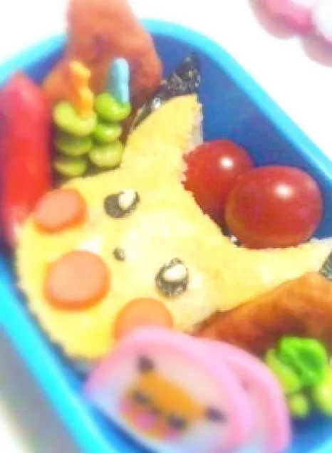 ピカチュウ弁当。|おみちゃ🍄さん