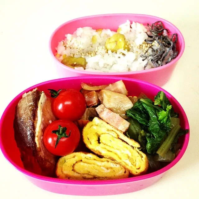 栗ご飯と塩鮭弁当🌰|ようどんさん