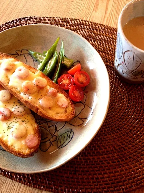 昨日のソフトフランスで朝ごはん|もこさん