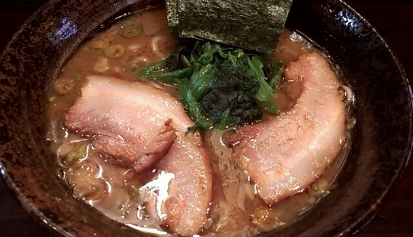 豚骨醤油ラーメン|まぐろさん