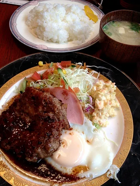 ハンバーグと目玉焼ランチ|annexさん