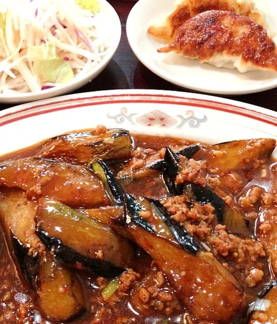 麻婆定食🍆 焼き餃子付き|ちーねーさん