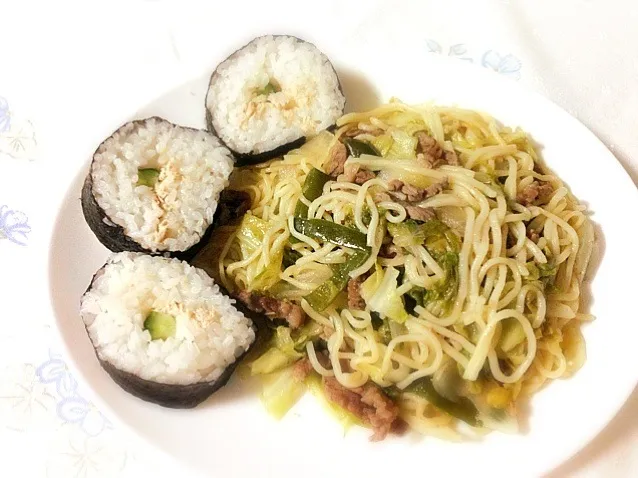 Snapdishの料理写真:Norimaki Tuna & Yakisoba|Tito Jickain Recososa Jrさん