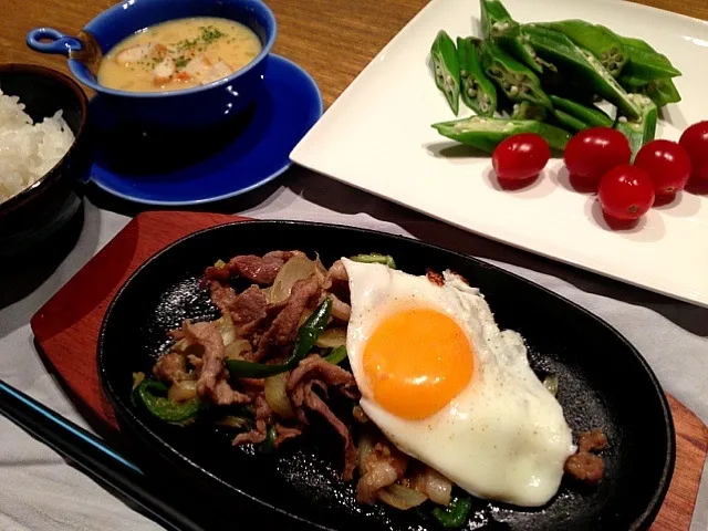 野菜と豚の炒め物   目玉焼き   コーンスープ   オクラとトマト|高田恵子さん