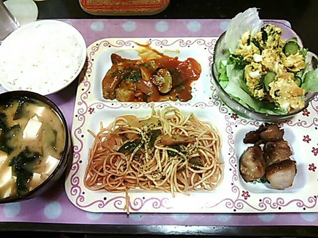 豚肉トマト煮込み&カボチャサラダ&ナポリタン&唐揚げ&味噌汁|クラキティさん