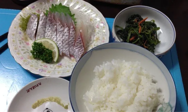 Snapdishの料理写真:鯛の刺身 280円|肉大好きさん