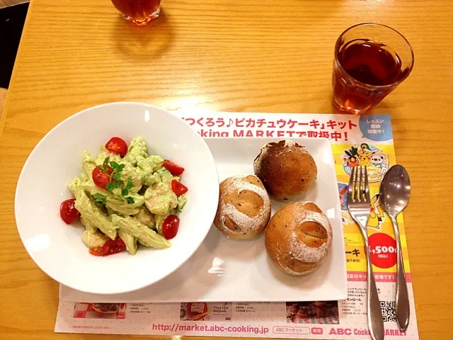 セサミパンとエビとアボカドのペンネ|えりかさん