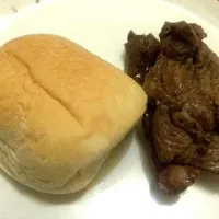 Especial chicken adobo with pinoy pandesal..|jonathan dacpanoさん