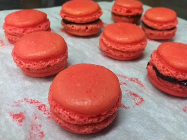 Parisian macarons|Celine Cossou-Bordesさん