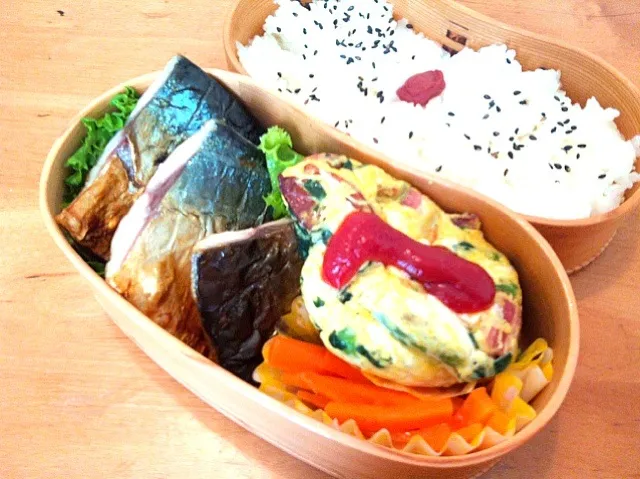 ほうれん草オムレツとサバ塩弁当|たにゃきちさん