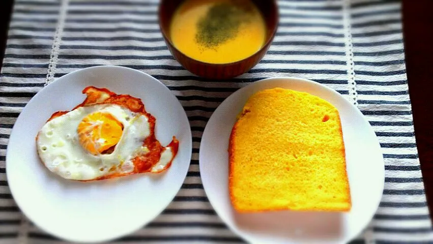 カボチャパンとスープの朝ご飯|こうどんさん