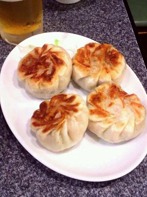 神保町・天鴻餃子房の海老にら餃子|すーさん