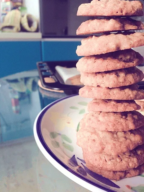 Snapdishの料理写真:Oatmeal choc chip cookies|Evangelyn.さん