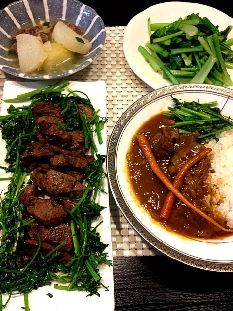 Snapdishの料理写真:牛すじ柿カレー                             牛赤みカルビ焼肉                                   大根牛すじスープ                             小松菜炒め|zcさん