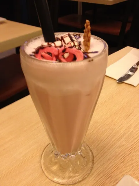 Snapdishの料理写真:Strawberry milkshake!|Czeraqueen Sinsuatさん