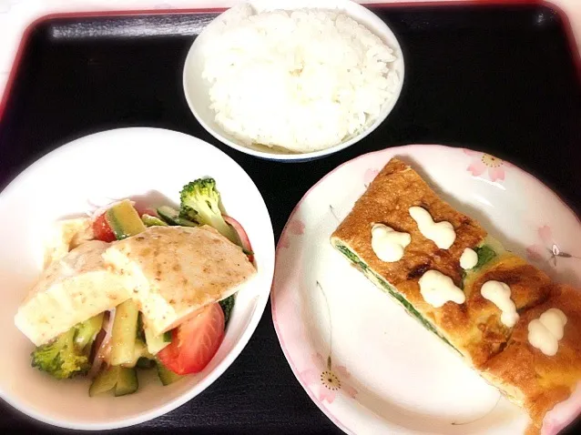 Snapdishの料理写真:Tofu Salad & Cheese Omelets|Tito Jickain Recososa Jrさん