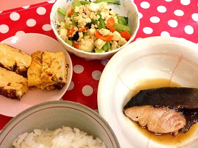 ブリ照り、出し巻き、炒り豆腐|ゆうかさん