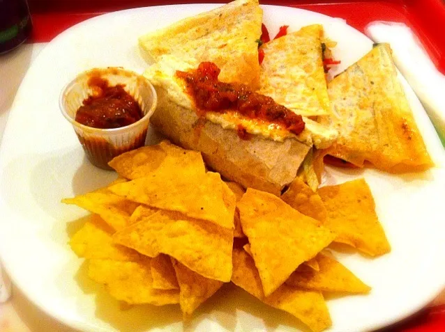 Doritos veggie quesadilla|Sandru Hillさん