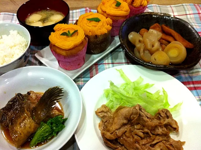 しまソイ煮付け・豚肉の焼肉タレ焼き・さつま揚げコンニャクリーキ煮物・麩ワカメ味噌汁・ハロウィンカップケーキ|まーままさん