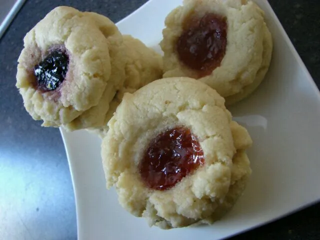 Bloody thumbprint cookies|Crystal DeBoerさん